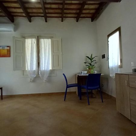 Oltre: Monolocale Con Terrazzo Privato Al Piano Apartment Trapani Bagian luar foto