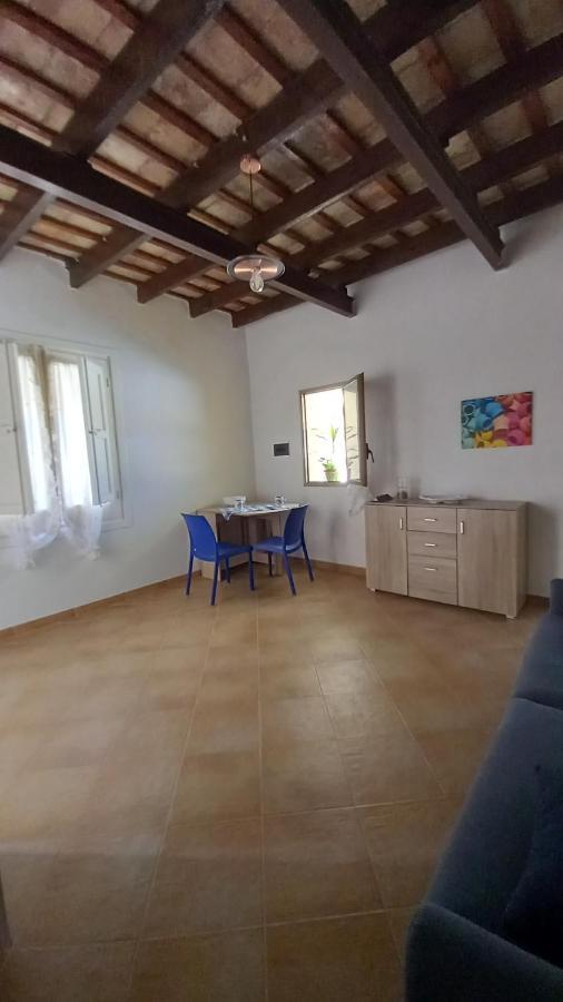 Oltre: Monolocale Con Terrazzo Privato Al Piano Apartment Trapani Bagian luar foto