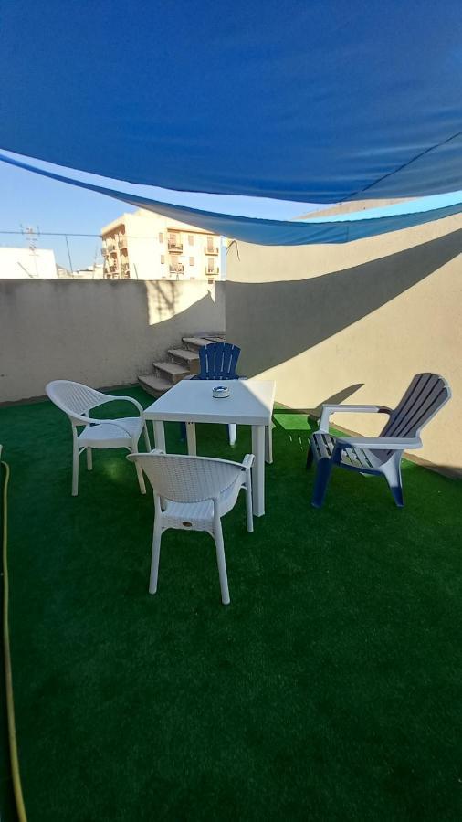 Oltre: Monolocale Con Terrazzo Privato Al Piano Apartment Trapani Bagian luar foto