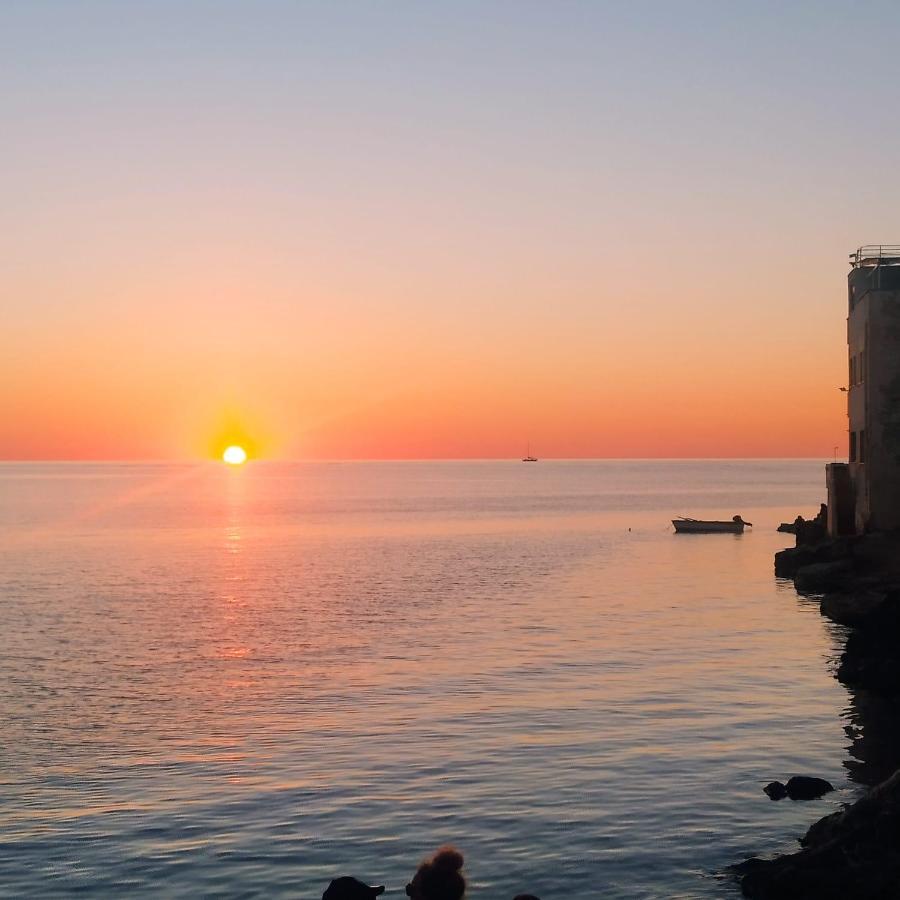 Oltre: Monolocale Con Terrazzo Privato Al Piano Apartment Trapani Bagian luar foto