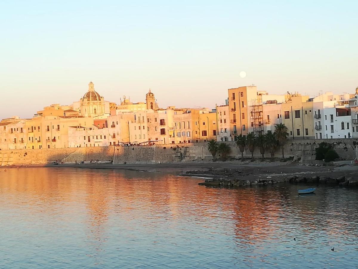 Oltre: Monolocale Con Terrazzo Privato Al Piano Apartment Trapani Bagian luar foto